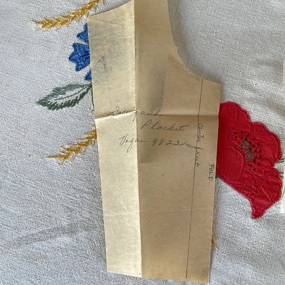 Vintage Vogue Pattern, 9822, size 16, bust 34, hip 37, ca 1940's - Picture 7 of 9